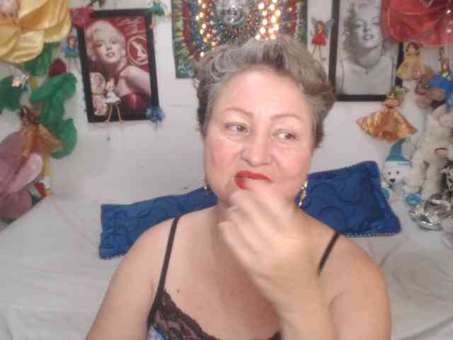 LADYQUEEN520 webcam