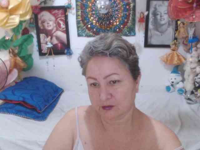 LADYQUEEN520 webcam