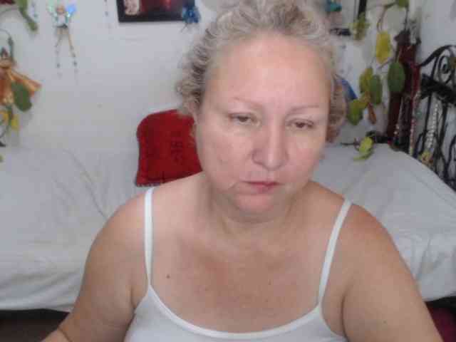 LADYQUEEN520 webcam