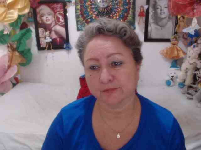 LADYQUEEN520 webcam