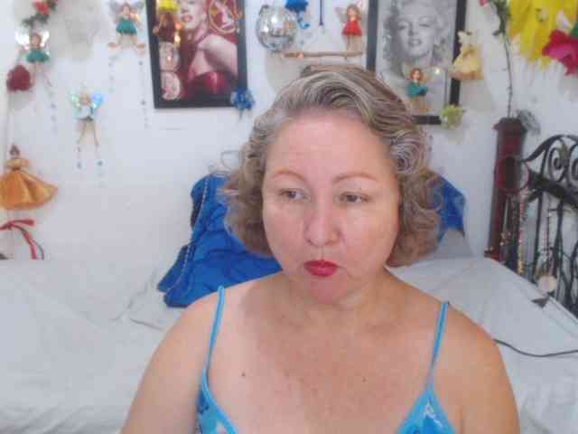 LADYQUEEN520 webcam