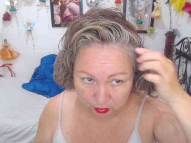 LADYQUEEN520 webcam