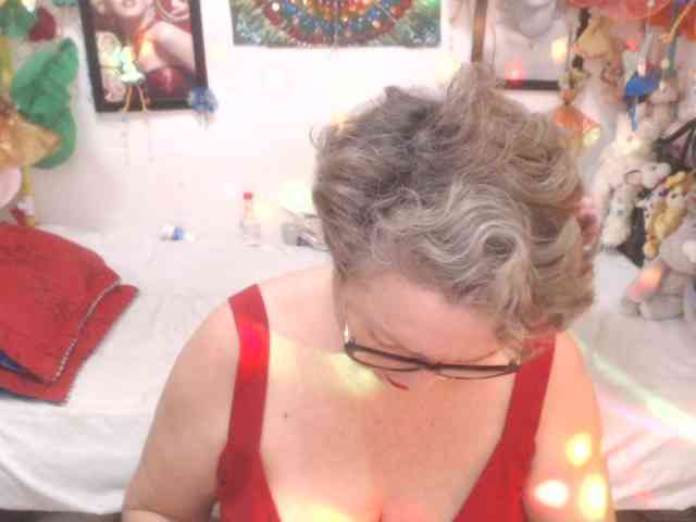 LADYQUEEN520 webcam