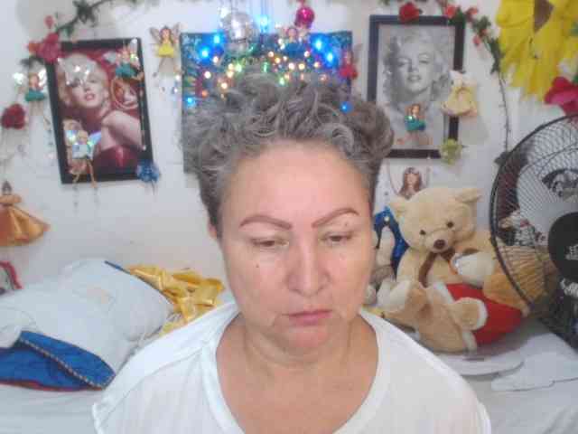 LADYQUEEN520 webcam