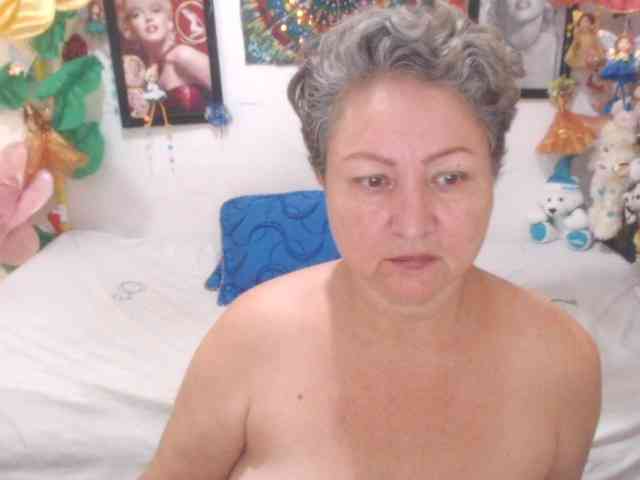 LADYQUEEN520 Live Webcam on BongaCams