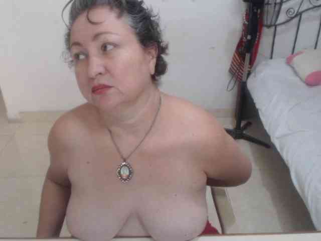 LADYQUEEN520 webcam
