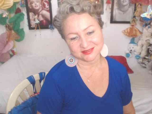 LADYQUEEN520 webcam