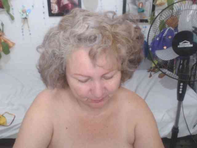 LADYQUEEN520 webcam