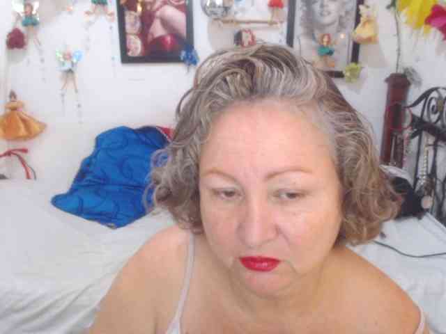LADYQUEEN520 webcam