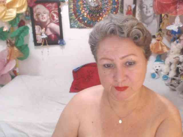 LADYQUEEN520 webcam