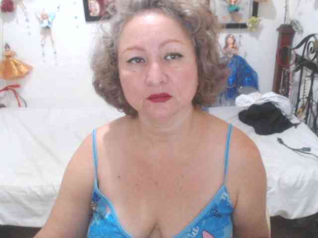 LADYQUEEN520 webcam