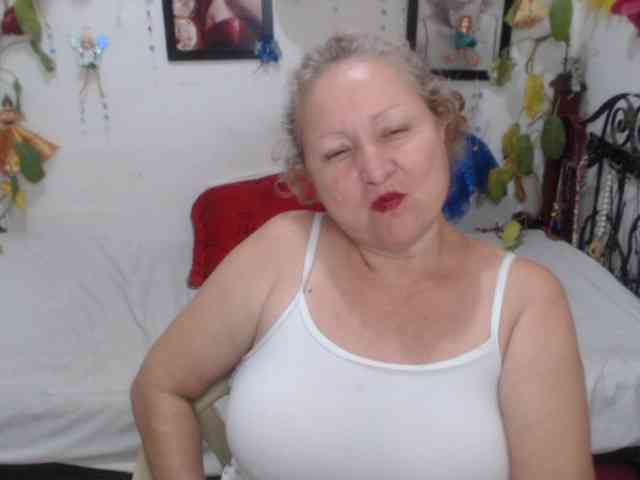 LADYQUEEN520 webcam