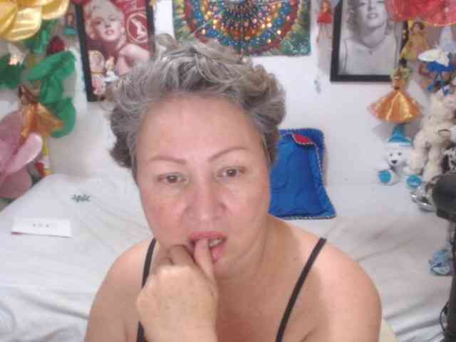 LADYQUEEN520 webcam
