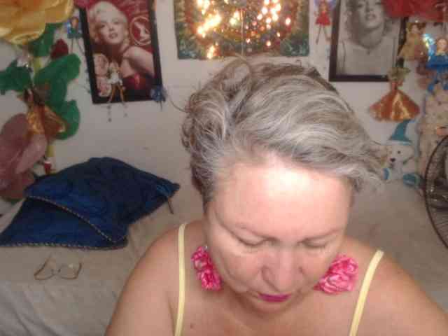 LADYQUEEN520 Live Webcam on BongaCams