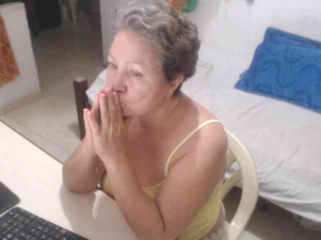 LADYQUEEN520 Live Webcam on BongaCams