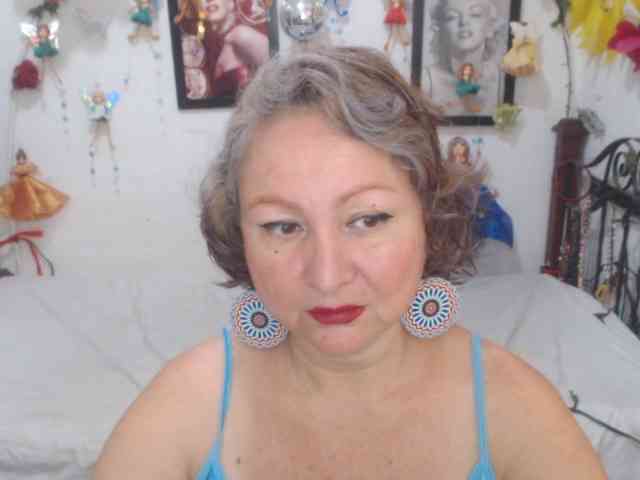 LADYQUEEN520 webcam