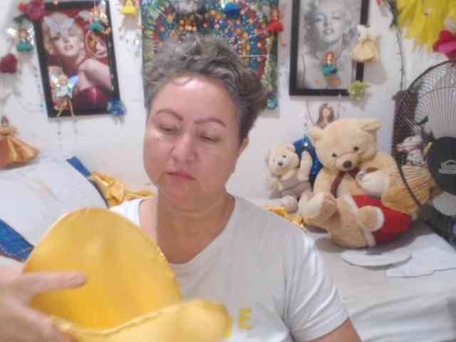LADYQUEEN520 webcam