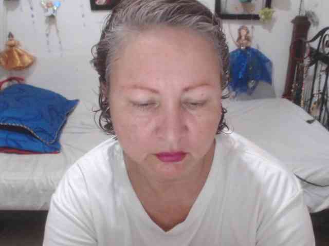 LADYQUEEN520 webcam