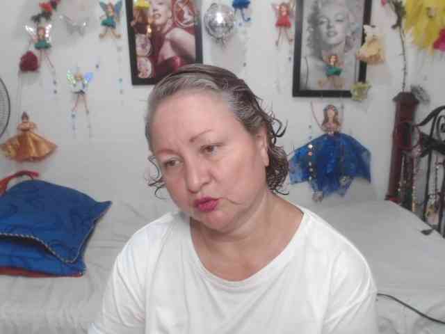 LADYQUEEN520 webcam