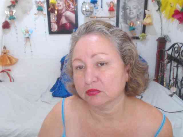 LADYQUEEN520 webcam
