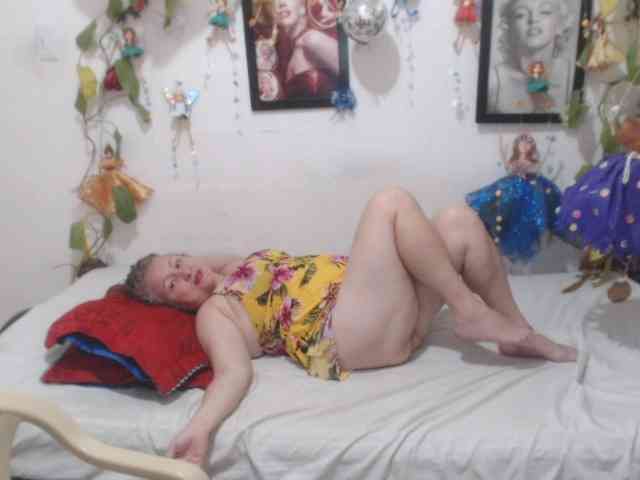 LADYQUEEN520 webcam