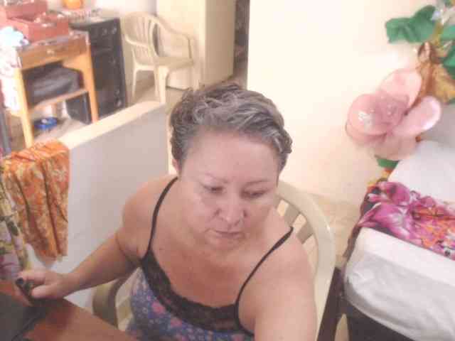 LADYQUEEN520 webcam