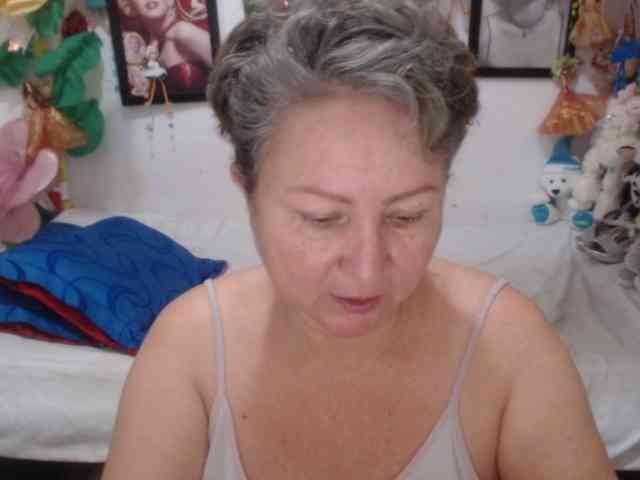 LADYQUEEN520 webcam