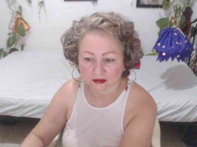 LADYQUEEN520 webcam