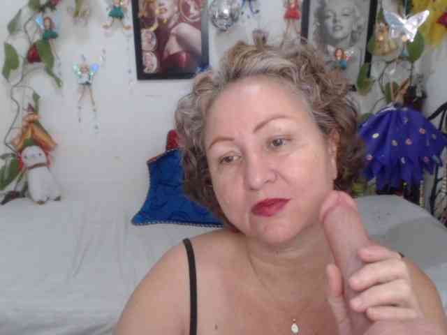 LADYQUEEN520 webcam