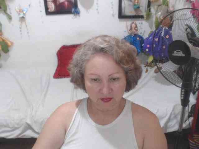 LADYQUEEN520 webcam