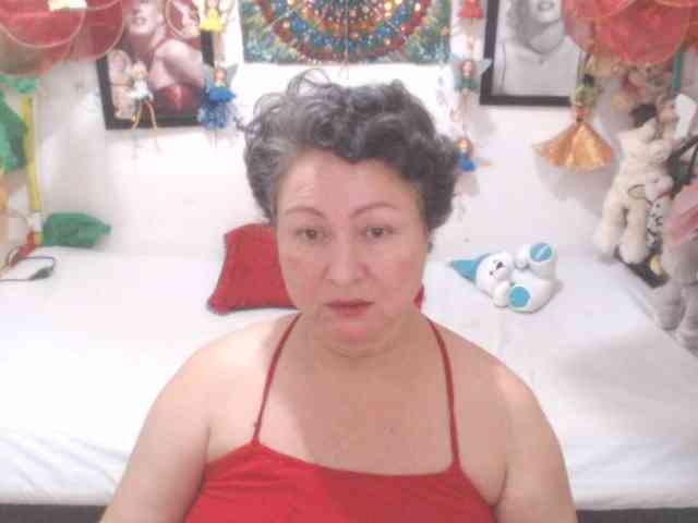 LADYQUEEN520 webcam