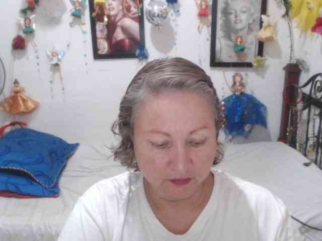 LADYQUEEN520 webcam