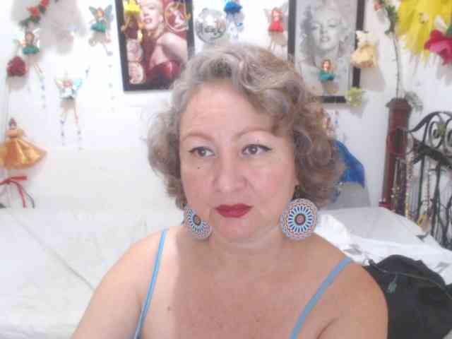 LADYQUEEN520 webcam