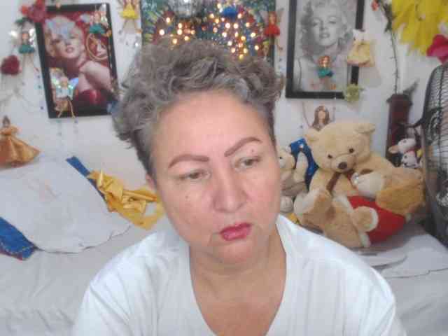 LADYQUEEN520 webcam