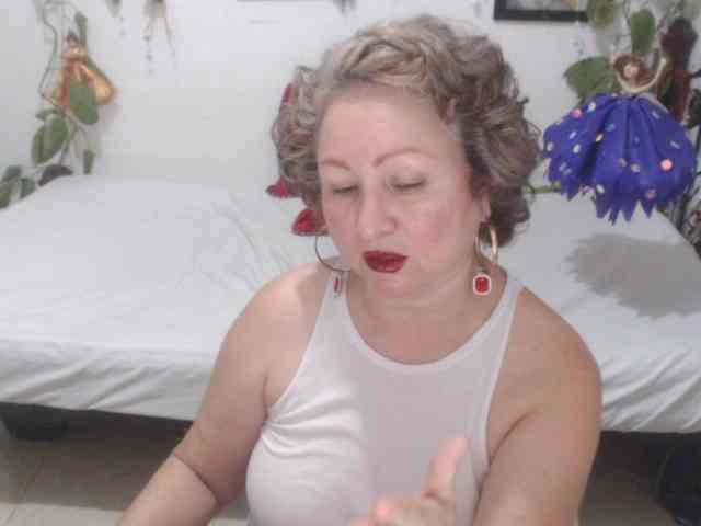 LADYQUEEN520 webcam