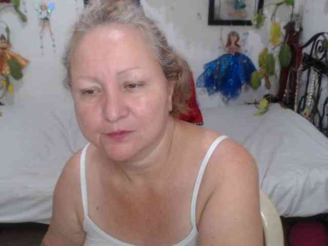 LADYQUEEN520 webcam