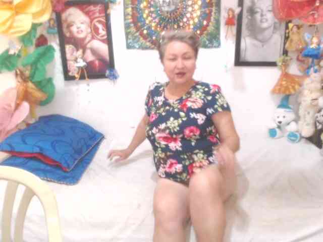 LADYQUEEN520 webcam