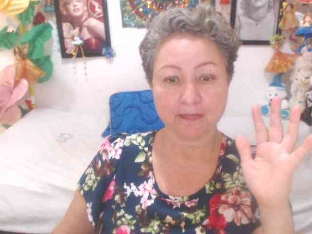 LADYQUEEN520 webcam