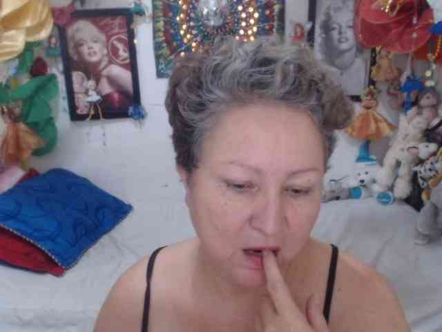 LADYQUEEN520 webcam