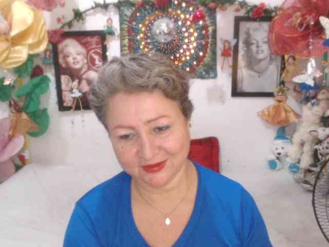 LADYQUEEN520 webcam