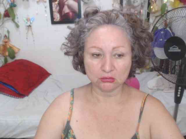 LADYQUEEN520 webcam