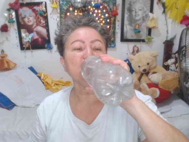 LADYQUEEN520 webcam
