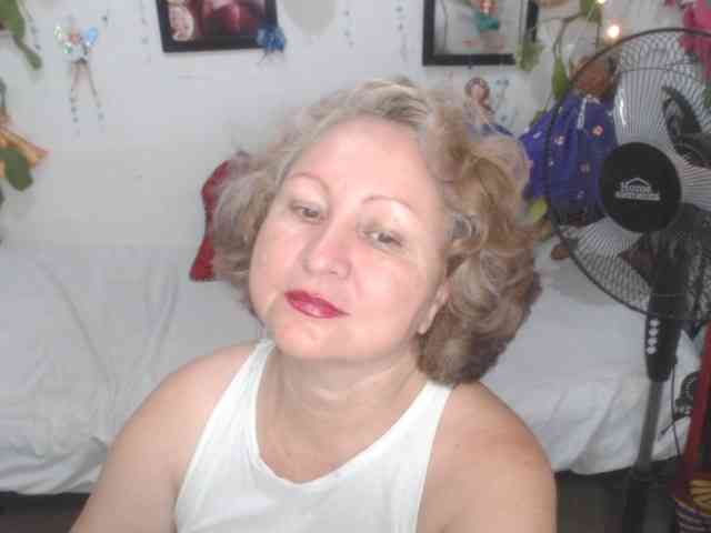 LADYQUEEN520 webcam