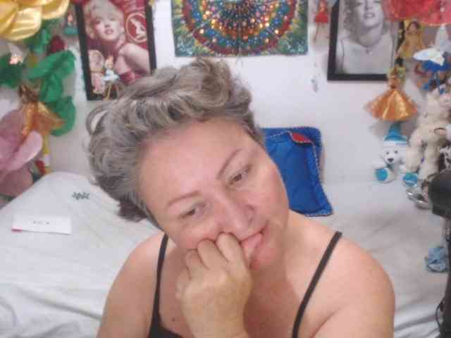 LADYQUEEN520 webcam