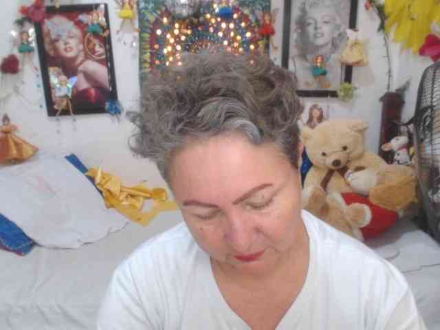 LADYQUEEN520 webcam