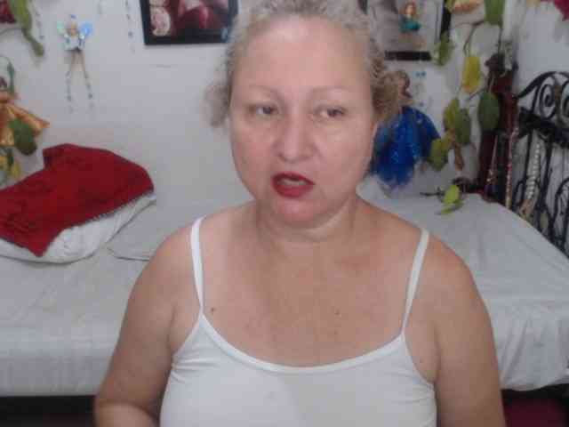 LADYQUEEN520 webcam