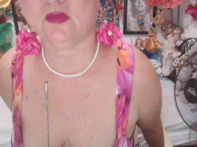 LADYQUEEN520 webcam