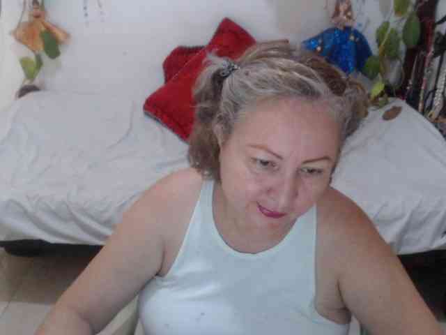 LADYQUEEN520 webcam
