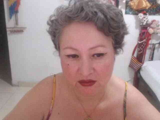 LADYQUEEN520 webcam
