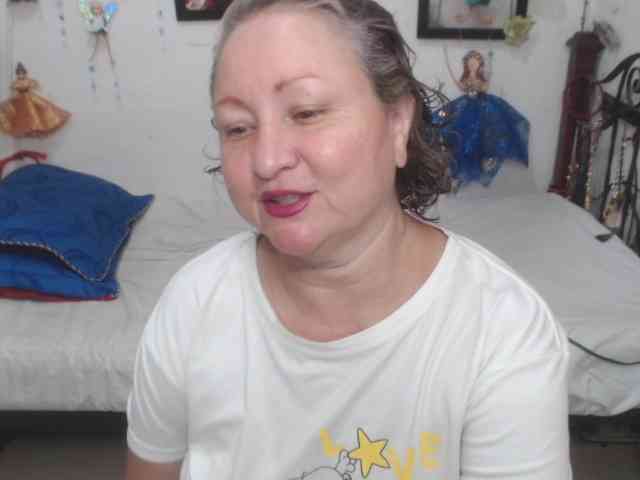 LADYQUEEN520 webcam